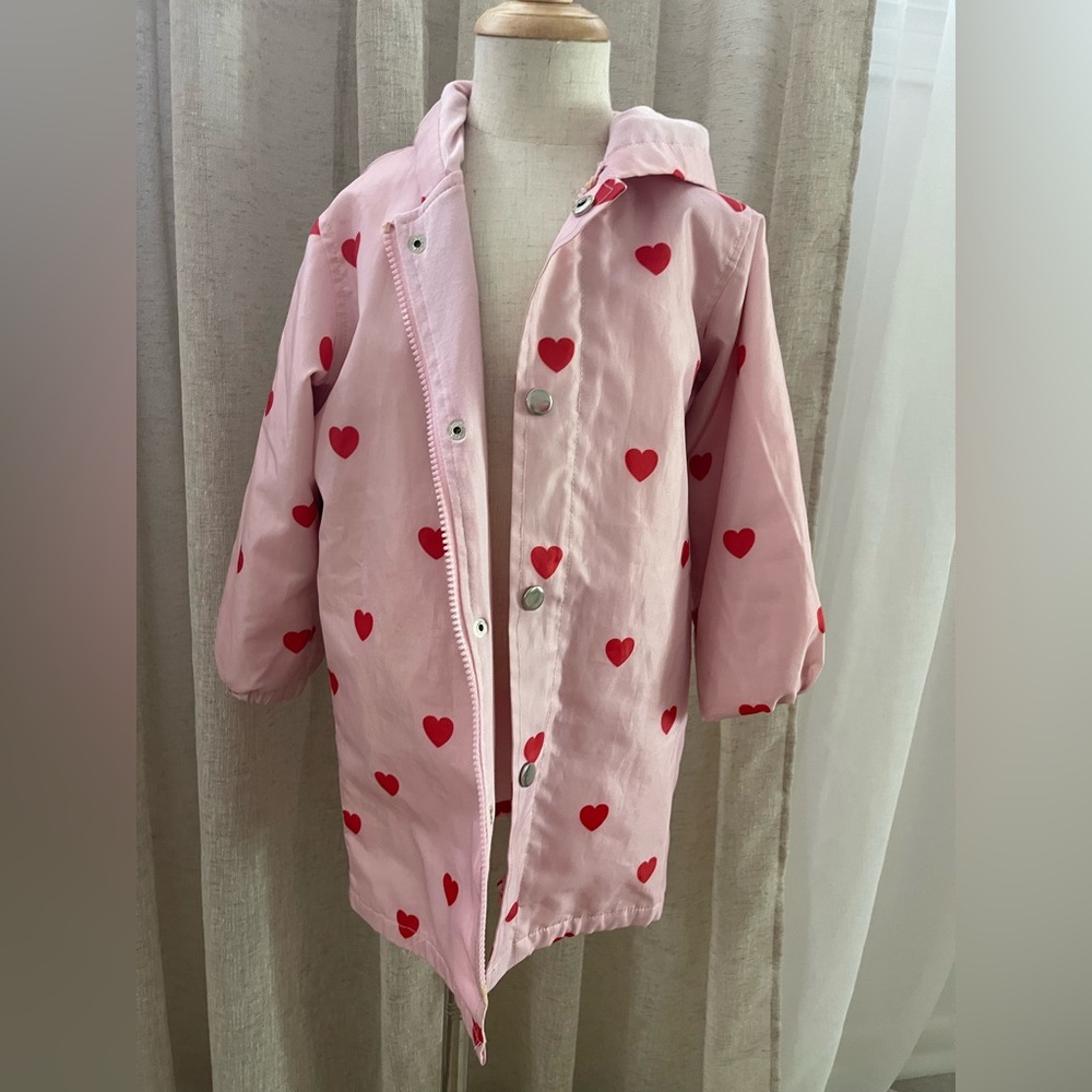 HUGO&TIKI
Pink Raincoat with Red Heart Pattern